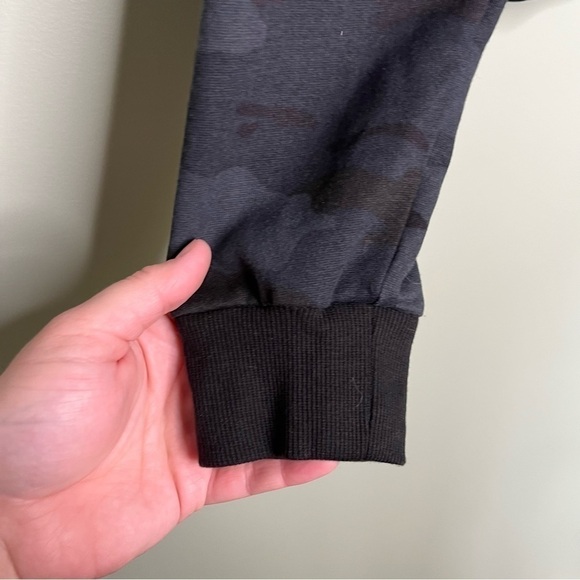 NWT Victoria’s Secret Women’s Camo Crop Crew Neck‎ Sweatshirt Blue Black XL - Picture 8 of 13